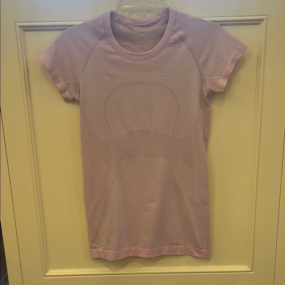 lululemon athletica light lavender  Swiftly Tech short sleeve top, size 6
